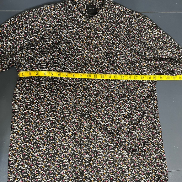 RVCA Black Floral Pattern Shirt - Picture 7 of 8